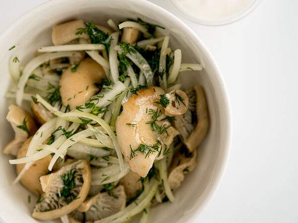 Причал - Хрустящие грузди с деревенской сметаной