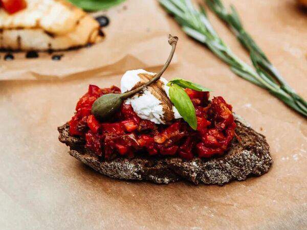 Антонио - Брускетта с перцем и томатом