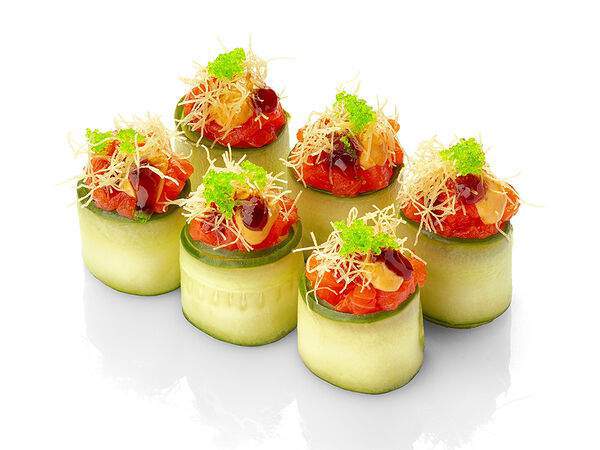 Урюк - Ролл Курай с огурцом и лососем