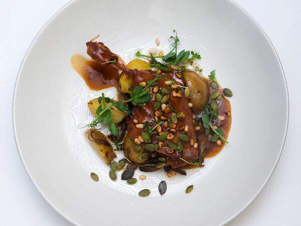 АндерСон - Томленая утиная ножка с запеченным картофелем и вешенками