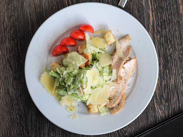 Duran Bar & Grill - Салат Цезарь с курицей