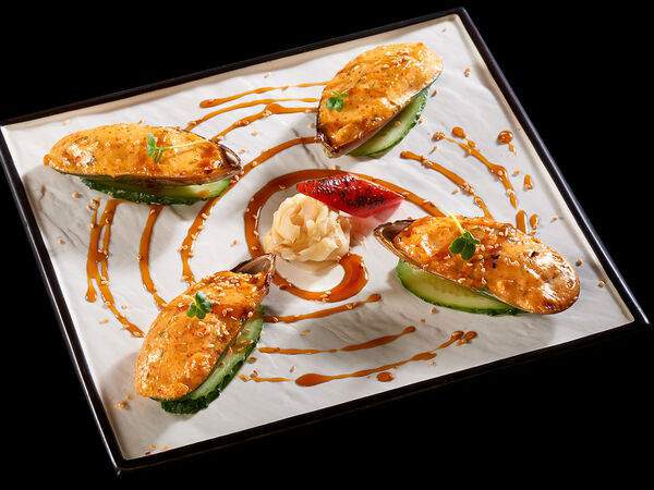 Осака - Игой Яки-мидии Киви, запеченные под соусом Спайси