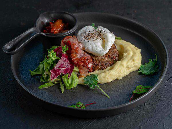 Macarena - Рубленый бифштекс с пюре и домашним лечо