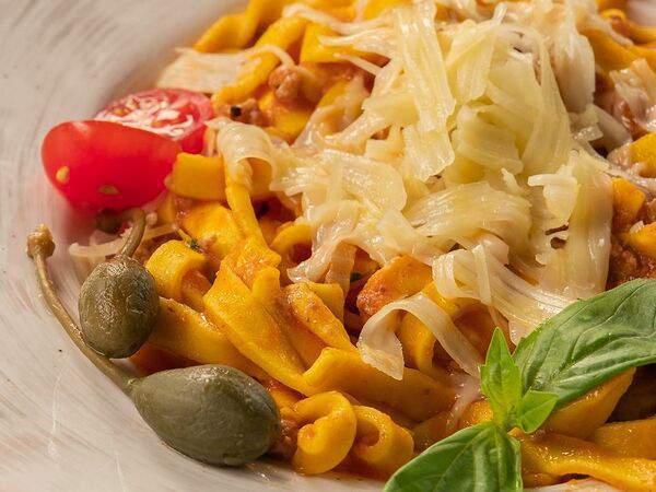 Пармезан - Паста болоньезе