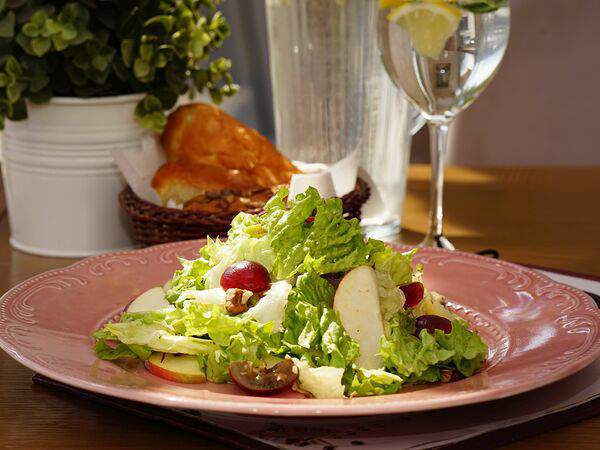 Кафе Маруся - Салат с куриной грудкой