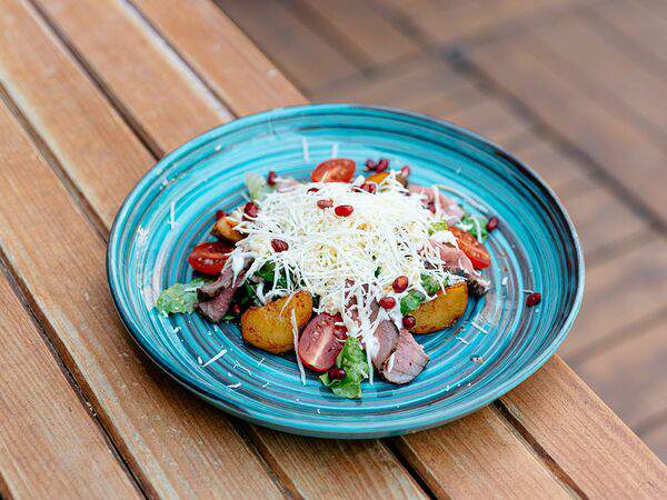 Хачапурия - Теплый салат с ростбифом и запеченным картофелем