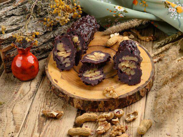 Нино и котэ - Чурчхела