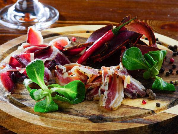 Таверна - Сыровяленые деликатесы