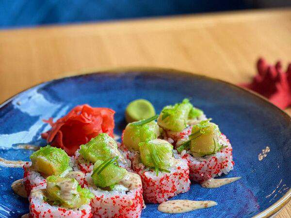 Рыбы бы - Роллы с лососем, гребешком и ореховым соусом