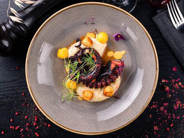 Березка - Осьминог гриль с печеным картофелем и манго-майонезом