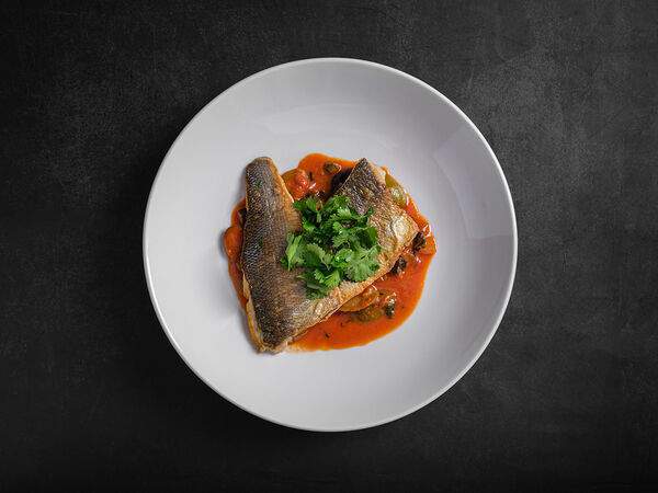 More & More - Бранзино с томатами шпинатом и маслинами