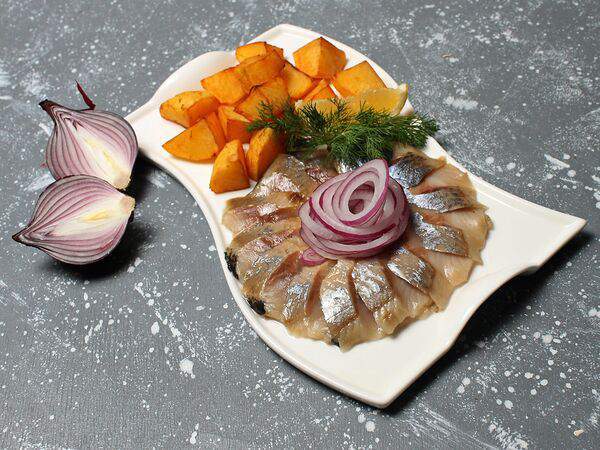 Чинар - Сельдь солёная с обжаренным картофелем и луком
