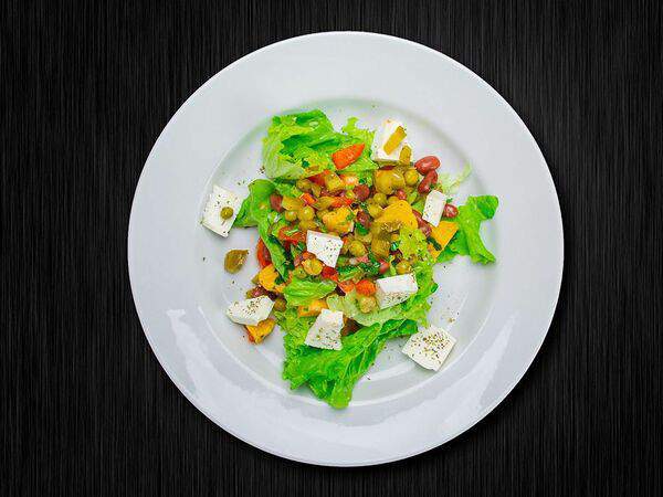 Мясо - Салат с маринованными овощами и брынзой