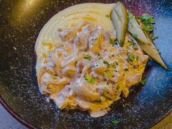 Ресторан 101 - Бефстроганов с картофельным пюре