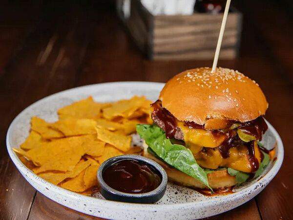 Burger and pizza 10 03 - Чизбургер