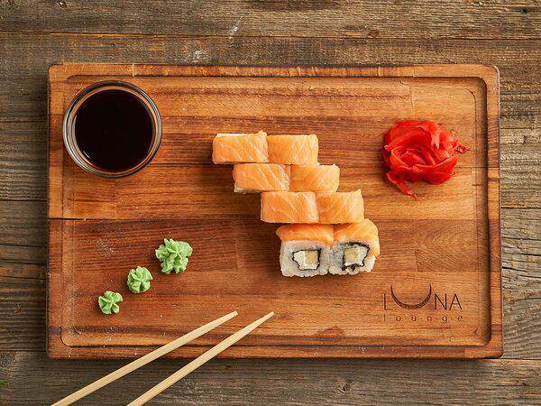 Luna lounge - Ролл Филадельфия с яблоком