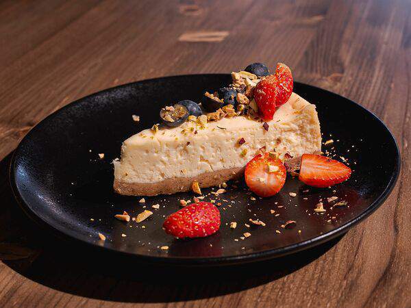 Мята Cyber Lounge Bar - Чизкейк классический со свежими ягодами