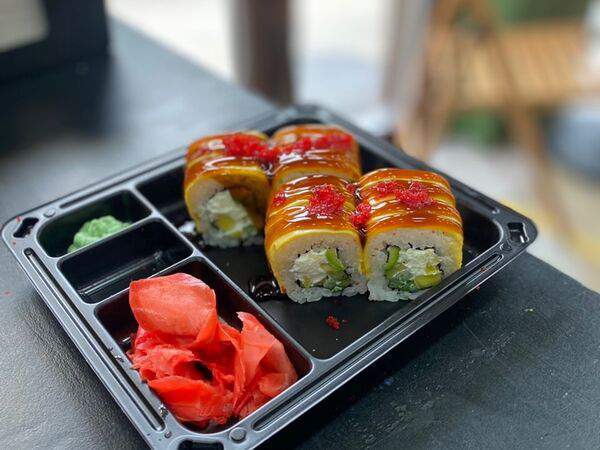 Мот - Ролл манго авокадо