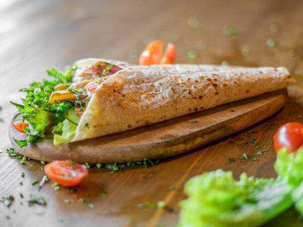 Leo shaverma and bar - Шаверма с говядиной Греческая Сувлаки