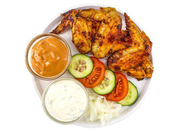 Еда тут - Крылышки куриные, запеченные в соусе со свежими овощами