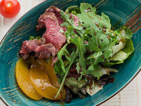 Тема Бар - Салат с ростбифом