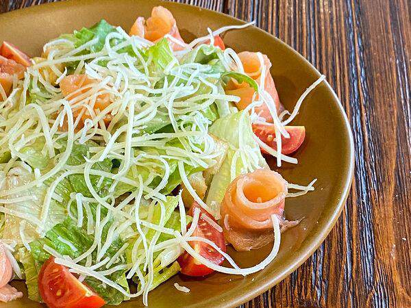 Акапулько - Цезарь с лососем дальневосточным