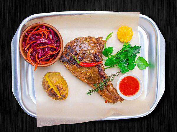 Мясо - Говядина на кости на гриле с гарниром