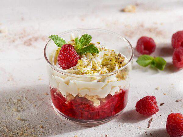 Pizzarella36 - Десерт с малиной, миндальным бисквитом и сыром маскарпоне