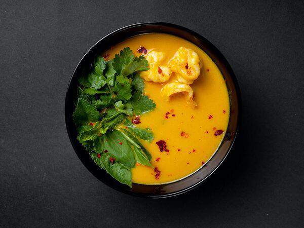 Joly Woo - Суп манго-карри с креветками