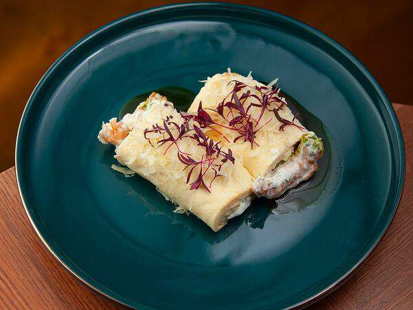 Koza Bistro - Сливочный омлет с креветками и сыром Пармезан