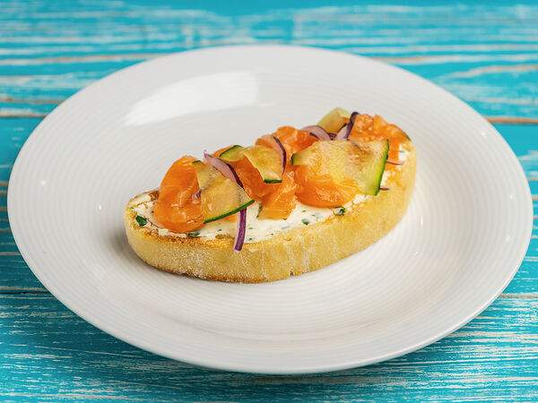 Волконский - Брускетта с лососем