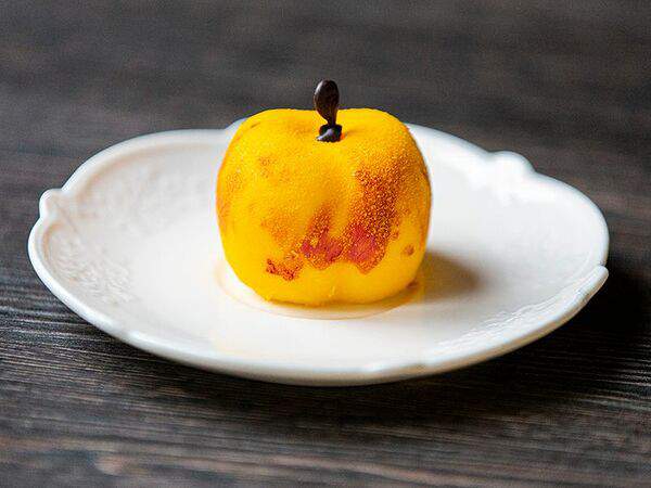 В шоколаде - Пирожное Персик-Клубника