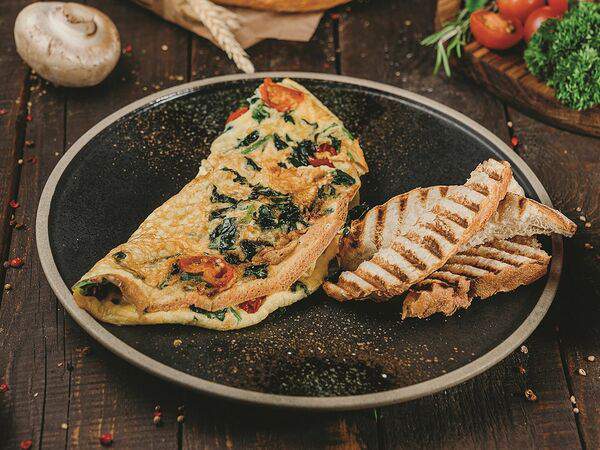 Хлебные истории - Омлет со шпинатом и помидорами