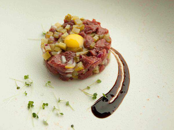 Wooden - Тартар из мраморной говядины и вялеными томатами