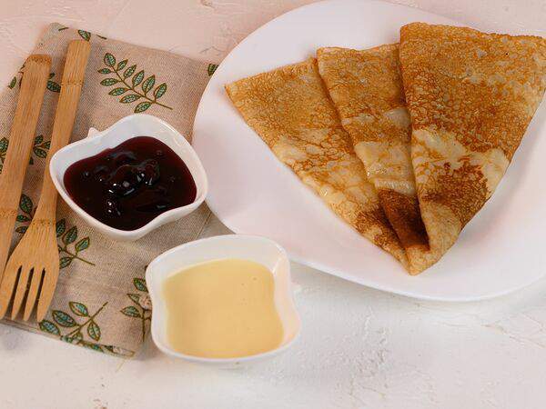 Картофельный папа - Блин с вареньем и сгущенным молоком