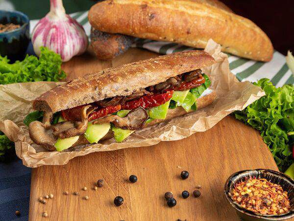 Hot Holland - Сэндвич с жареными вешенками и свежим авокадо