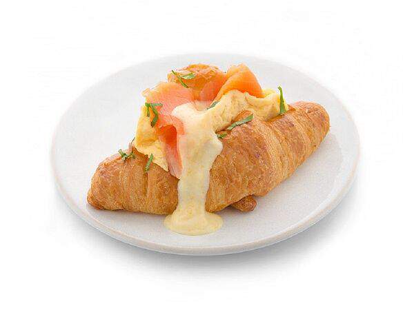 Шоколадница - Круассан с лососем и голландским соусом
