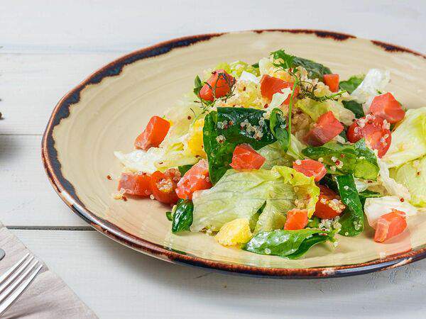 Хороша еда - Салат с киноа и лососем