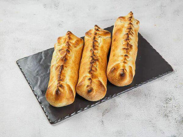 Винзавод - Кальцоне с курицей и моцареллой