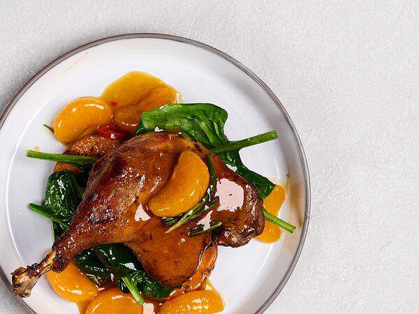 Luka Pizza - Утка с запеченным бататом, мандарином и шпинатом