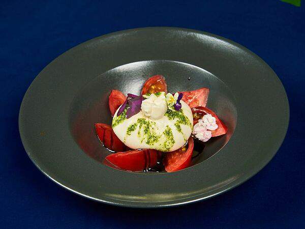 Эндорфин - Буратта с бакинскими томатами и соусом песто