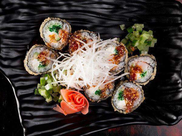 Рамен с уткой - Жареный ролл с креветкой