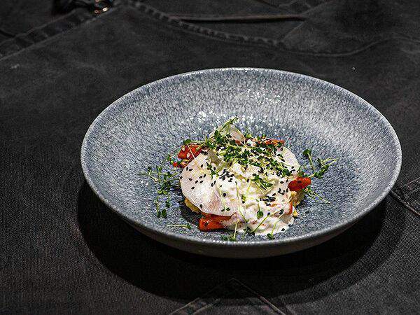 Port-O-Coffee - Хумус с зелёным горошком, фермерской страчателлой и морковью кимчи