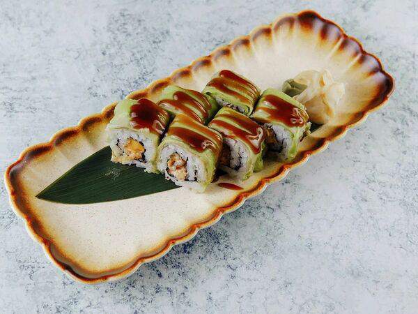 Винзавод - Ролл с авокадо, угрем и манго