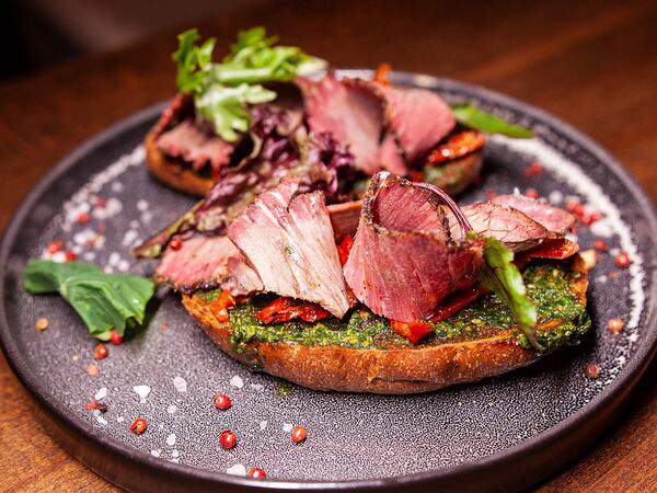 Loft Cafe - Брускетта с телятиной