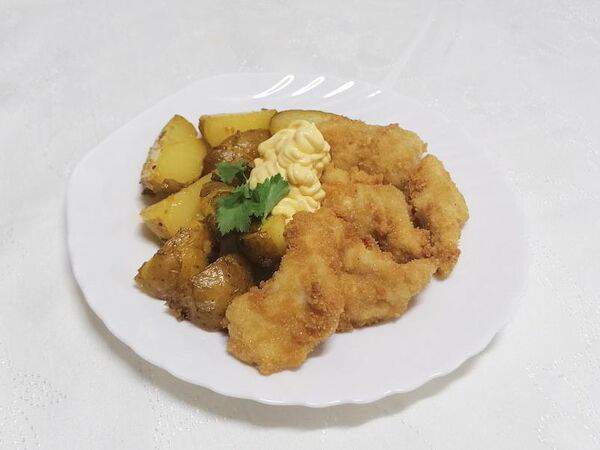 Три правила - Стрипсы из курицы с картофельными дольками