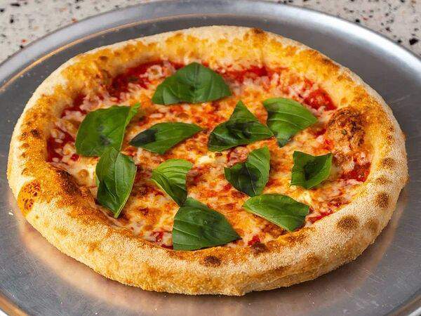 Matamata - Пицца моцарелла-базилик