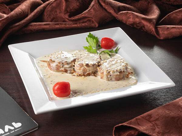 Ресторан Рояль - Свиная вырезка в беконе под горчичным соусом