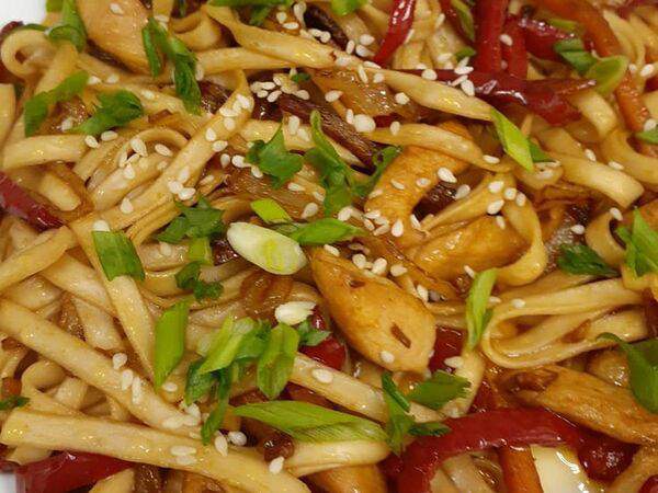 Маяк - Вок с курицей и овощами в соусе терияки