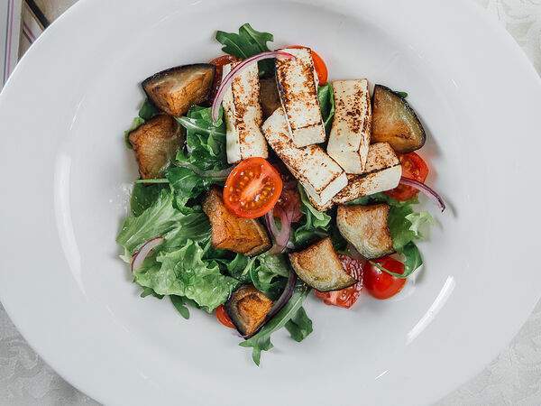 Астер - Салат с жареной брынзой